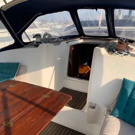 بوتيل Voilier Au Ponton A Saint Raphael